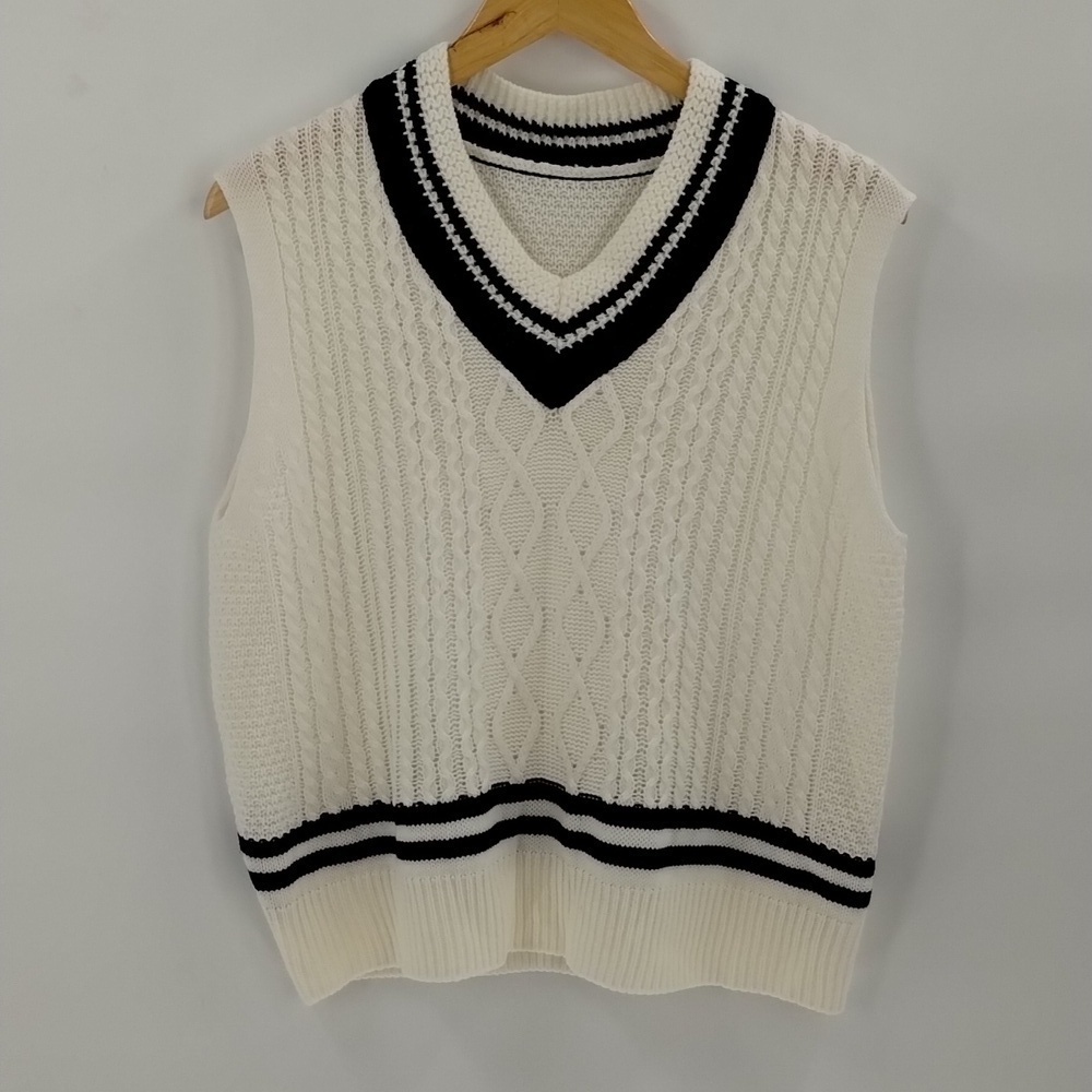 Unbranded women's sweater vest size large ivory and black cable knit sleeveless